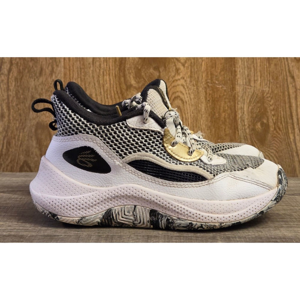 Under Armour Curry 3Z 24 Athletic Sneakers Youth Size 1.5Y White Black Gold